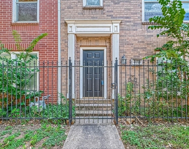 2804 Chenevert Street - Photo Thumbnail 1