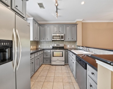 2804 Chenevert Street - Photo Thumbnail 15