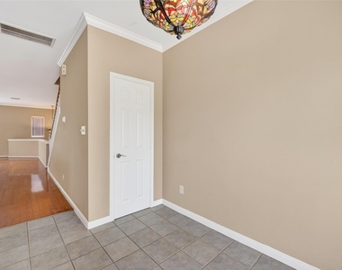 2804 Chenevert Street - Photo Thumbnail 12