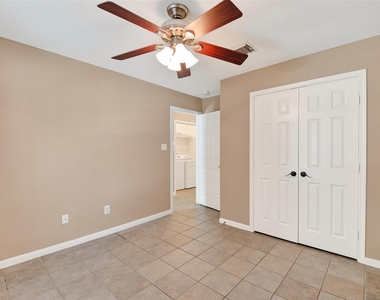 2804 Chenevert Street - Photo Thumbnail 4