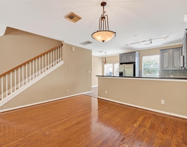 2804 Chenevert Street - Photo Thumbnail 11