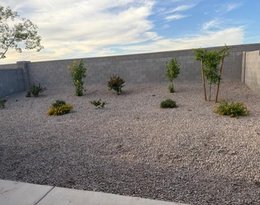 9816 E Hay Loft Drive - Photo Thumbnail 16
