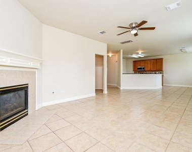 2707 Silk Tree Lane - Photo Thumbnail 4