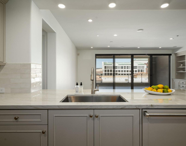 7181 E Camelback Road - Photo Thumbnail 4