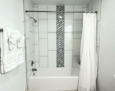 1632 E Harvard Street - Photo Thumbnail 9