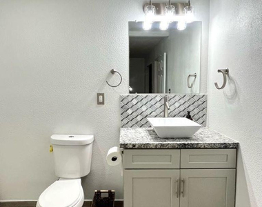 1632 E Harvard Street - Photo Thumbnail 10