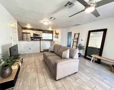 1632 E Harvard Street - Photo Thumbnail 15