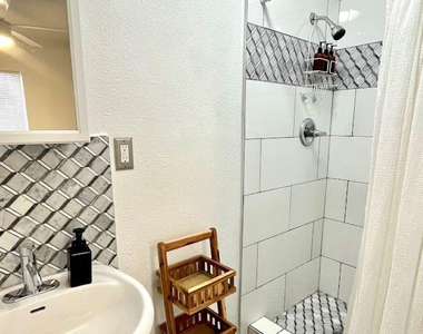 1632 E Harvard Street - Photo Thumbnail 4