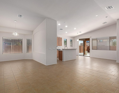 15273 W Edgemont Avenue - Photo Thumbnail 11