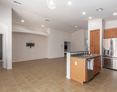 15273 W Edgemont Avenue - Photo Thumbnail 8