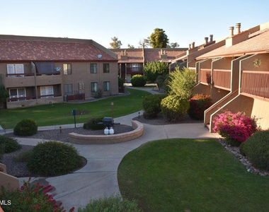 14203 N 19th Avenue - Photo Thumbnail 16