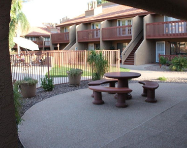 14203 N 19th Avenue - Photo Thumbnail 9
