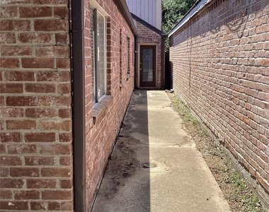 7818 Vickijohn Drive - Photo Thumbnail 15