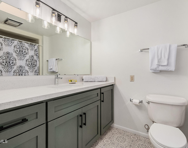 12930 W Seville Drive - Photo Thumbnail 30