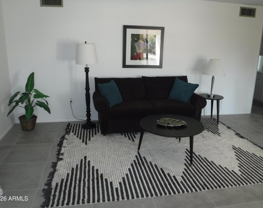 12930 W Seville Drive - Photo Thumbnail 46