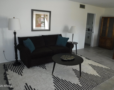 12930 W Seville Drive - Photo Thumbnail 8