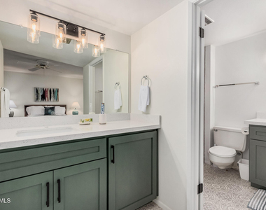 12930 W Seville Drive - Photo Thumbnail 24