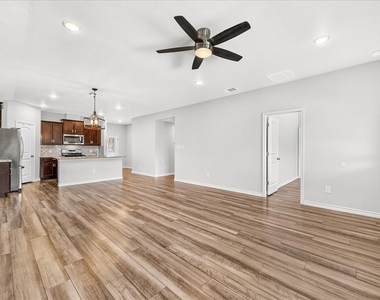 7826 Bullrider Drive - Photo Thumbnail 16