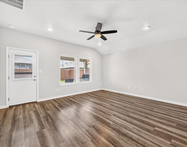 7826 Bullrider Drive - Photo Thumbnail 15