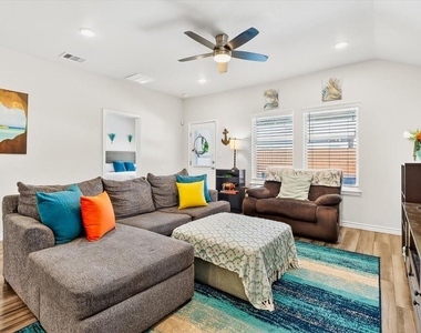 7826 Bullrider Drive - Photo Thumbnail 16