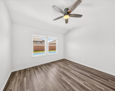 7826 Bullrider Drive - Photo Thumbnail 17