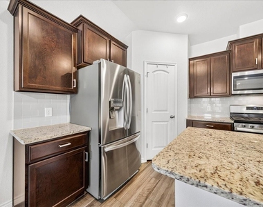 7826 Bullrider Drive - Photo Thumbnail 13
