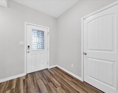 7826 Bullrider Drive - Photo Thumbnail 4