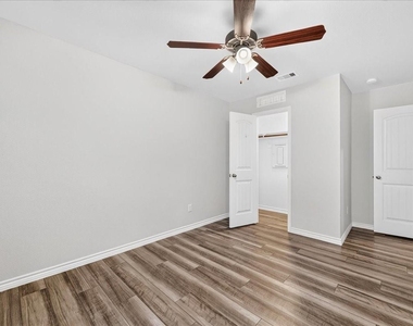 7826 Bullrider Drive - Photo Thumbnail 34