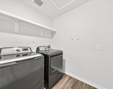 7826 Bullrider Drive - Photo Thumbnail 5