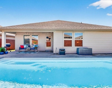 7826 Bullrider Drive - Photo Thumbnail 5