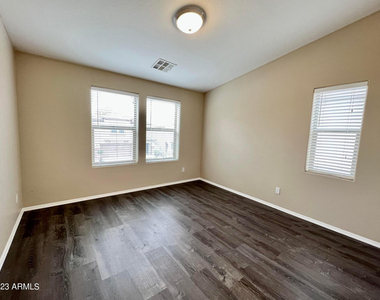 5911 S 35th Place - Photo Thumbnail 8