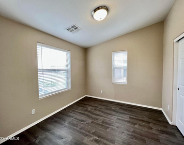 5911 S 35th Place - Photo Thumbnail 6
