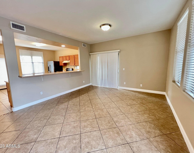 5911 S 35th Place - Photo Thumbnail 2