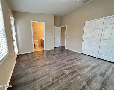 5911 S 35th Place - Photo Thumbnail 10