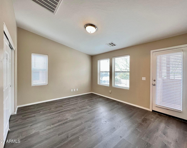 5911 S 35th Place - Photo Thumbnail 11
