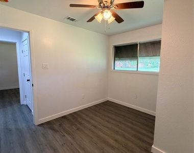2426 Dupont Street - Photo Thumbnail 8
