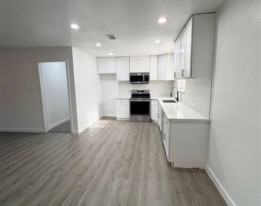 2426 Dupont Street - Photo Thumbnail 2