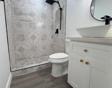 2426 Dupont Street - Photo Thumbnail 7