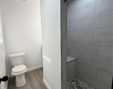 2426 Dupont Street - Photo Thumbnail 10