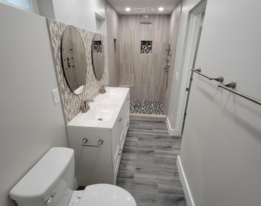 535 W 15th Street - Photo Thumbnail 6
