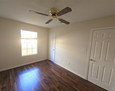 409 Commerce Street - Photo Thumbnail 8