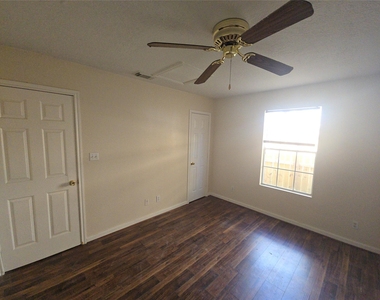 409 Commerce Street - Photo Thumbnail 9