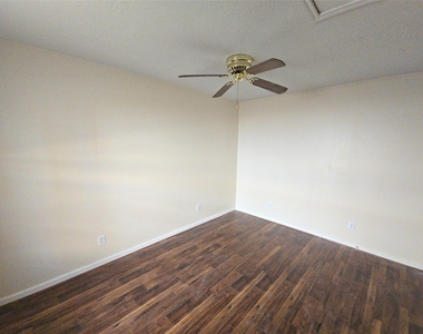 409 Commerce Street - Photo Thumbnail 11