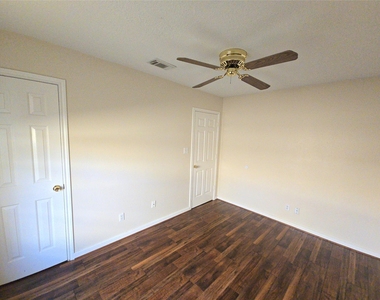 409 Commerce Street - Photo Thumbnail 10
