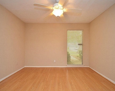 3130 Frontier Drive - Photo Thumbnail 11