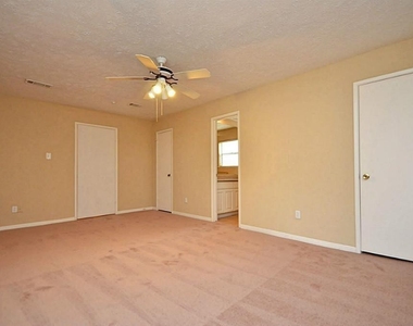 3130 Frontier Drive - Photo Thumbnail 12