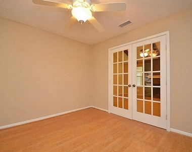 3130 Frontier Drive - Photo Thumbnail 10
