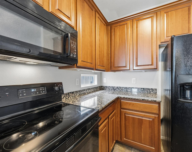 1637 S Wildrose - Photo Thumbnail 7