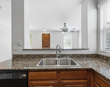 1637 S Wildrose - Photo Thumbnail 8