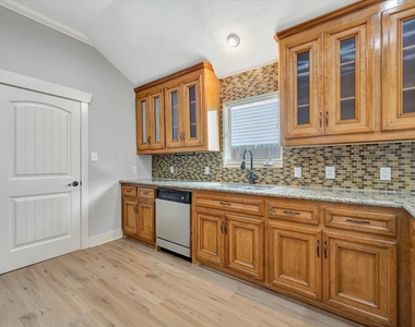 4628 Kermit Street - Photo Thumbnail 9